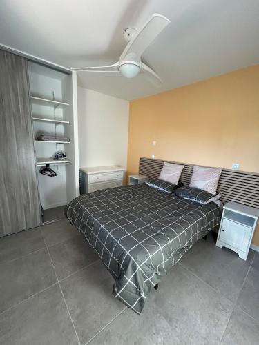 a bedroom with a bed and a ceiling fan at F2 Ismaël in Solliès-Pont