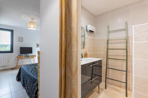 a bathroom with a shower and a bed and a sink at Le Lavoir De Gras - Chambre d'hôte in Gras
