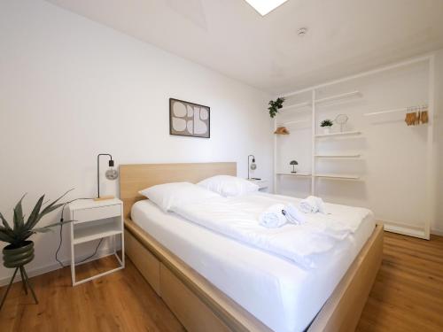 a bedroom with a large bed with white sheets at 61 m2 Erdgeschosswohnung mit eigenem Parkplatz vorm Haus in Osnabrück