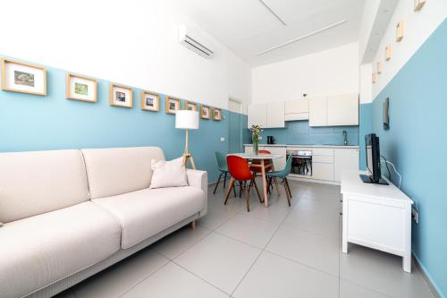 a living room with a couch and a table at Maréa apartments - Sul mare 2 in Alba Adriatica