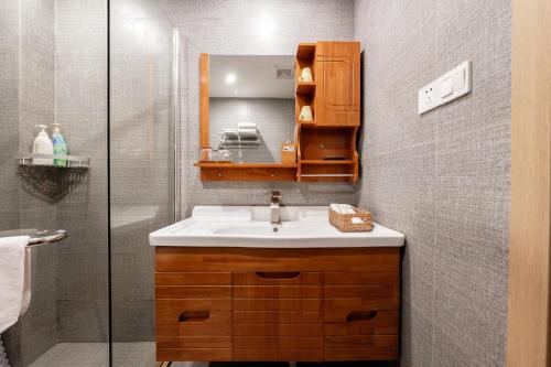 a bathroom with a sink and a mirror at 闲山民宿 CosyValley Inn in Hangzhou