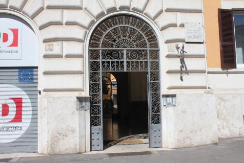 Golden Rome Studio Apartment