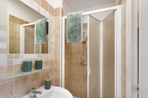 a bathroom with a shower and a white sink at Gite Mare e Monti in Vico