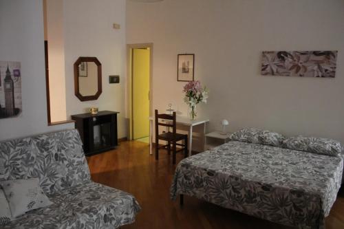 Golden Rome Studio Apartment