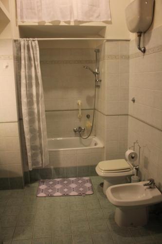 Golden Rome Studio Apartment