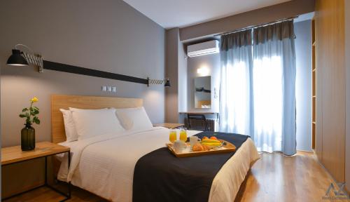 Posteľ alebo postele v izbe v ubytovaní Phaedra Apartment