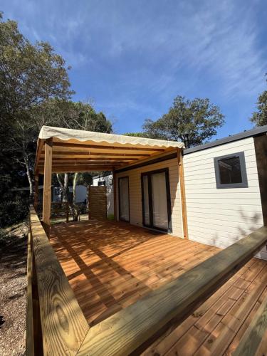 a deck in front of a house at Camping de Parpaillon in Roquebrune-sur-Argens