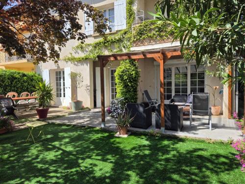 Grande maison avec 5 chambres et jardin