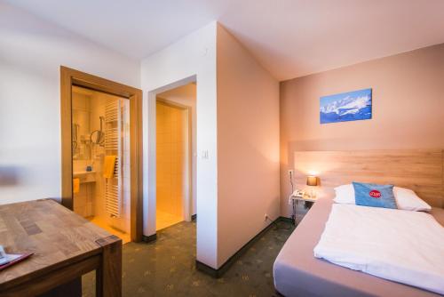 Posteľ alebo postele v izbe v ubytovaní Hotel Mosermandl