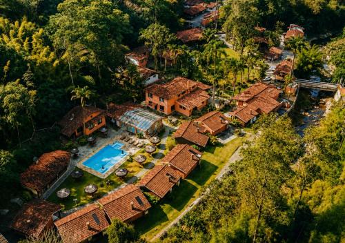 an aerial view of a house with a swimming pool at Kastel Pedra Bonita in Petrópolis