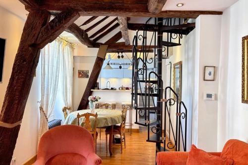 Dans le quartier d Emily in Paris Duplex de charme