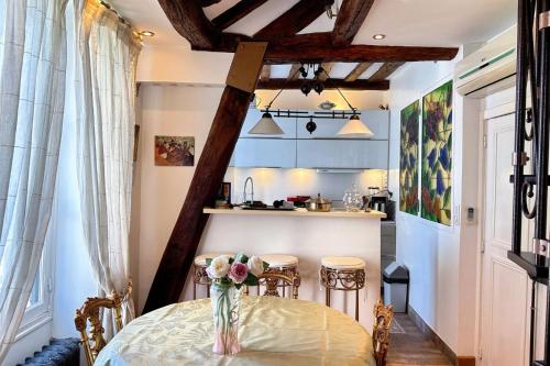 Dans le quartier d Emily in Paris Duplex de charme