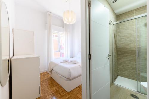 AZA14 - Amplio Piso de 3 dormitorios, 2 baños y terraza, en Chamartín, Madrid