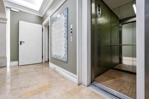 Mbird Baixa Deluxe With Elevator
