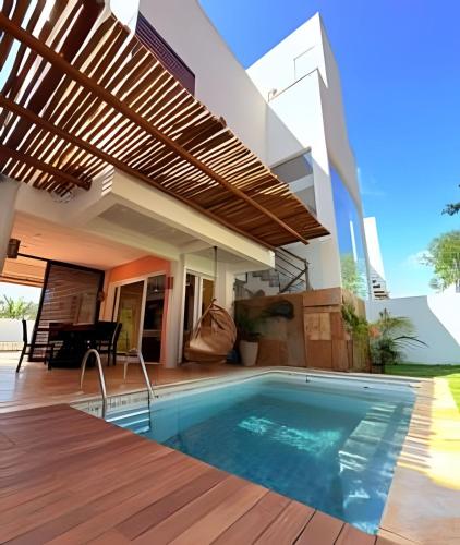 a swimming pool in the backyard of a house at Refugio de Luxo com Piscina e Jacuzzi em Pipa in Pipa