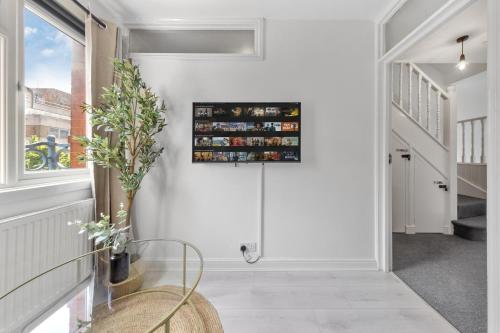 The Holloway Suite - Netflix, 3 Min to Station - Luxury photo 17