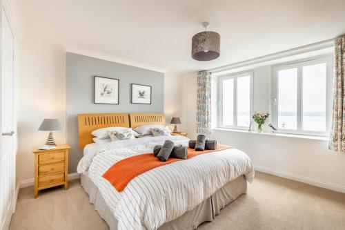 a bedroom with a large bed and a window at 2 Bed in Woolacombe oc-shore1 in Woolacombe