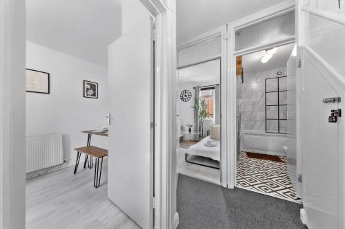 The Holloway Suite - Netflix, 3 Min to Station - Luxury photo 42