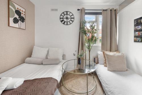 The Holloway Suite - Netflix, 3 Min to Station - Luxury photo 21