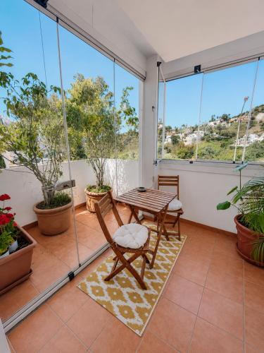 Luminoso apartamento con piscina y terraza en Benalmádena