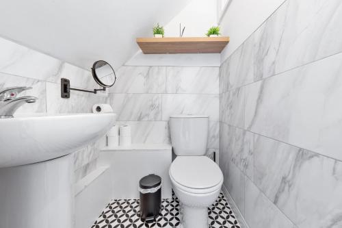 The Holloway Suite - Netflix, 3 Min to Station - Luxury photo 13