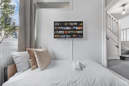 The Holloway Suite - Netflix, 3 Min to Station - Luxury photo 25