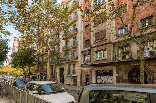 Sagrada Familia Grand Apartment for 8