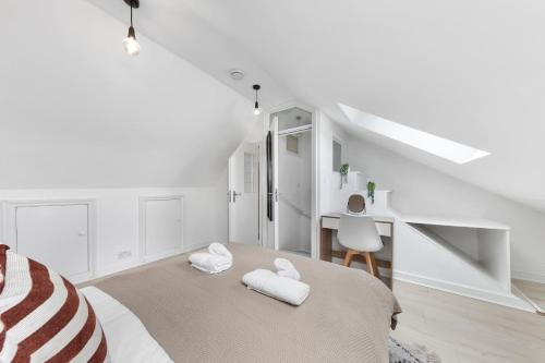 The Holloway Suite - Netflix, 3 Min to Station - Luxury photo 9