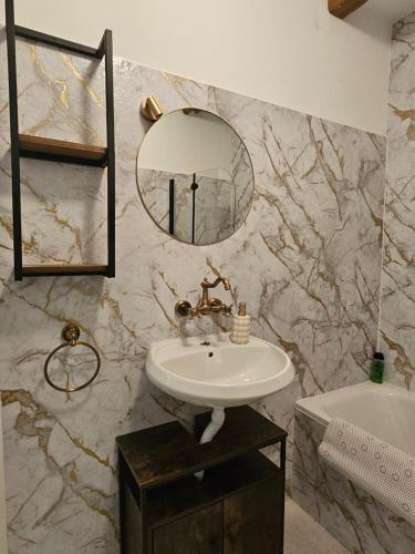 a bathroom with a sink and a mirror and a tub at Kuća za odmor Širok šor in Vukovar
