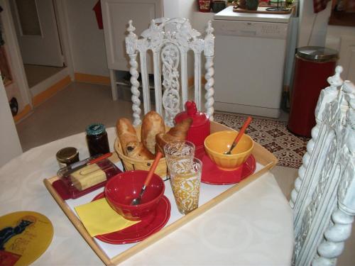 a tray of food on top of a table at Chez Julia in Puycelci