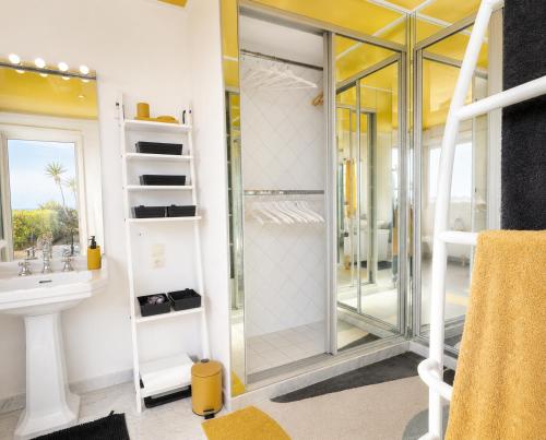 Penthouse - panoramic sea-view rooftop, Port Vauban