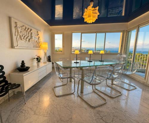 Penthouse - panoramic sea-view rooftop, Port Vauban