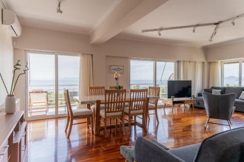 Spacious Sea View Apartment In Athens Riviera