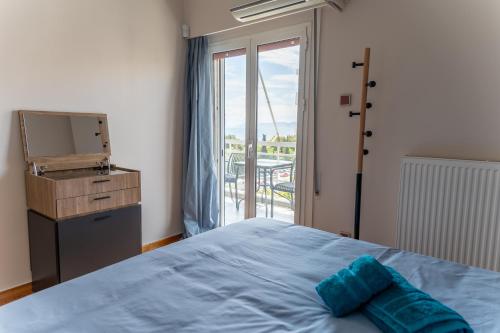 Spacious Sea View Apartment In Athens Riviera