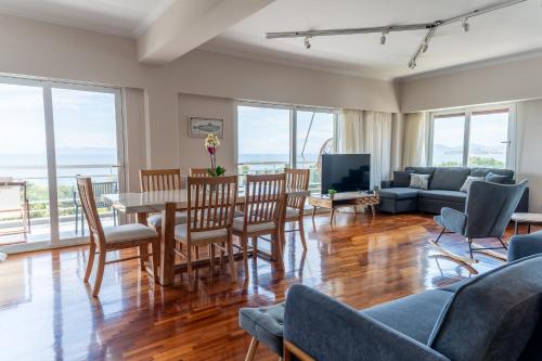Spacious Sea View Apartment In Athens Riviera