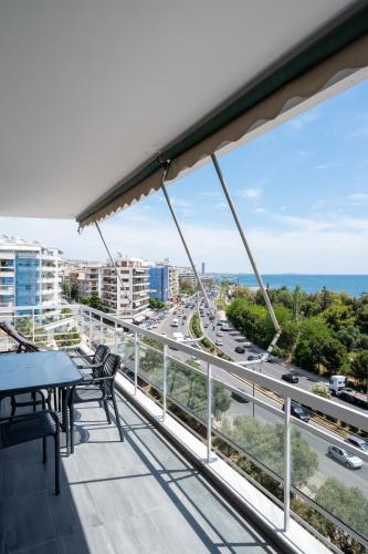 Spacious Sea View Apartment In Athens Riviera