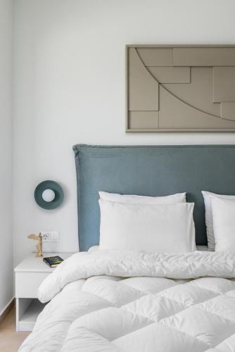 Waves & Agistri by Nest