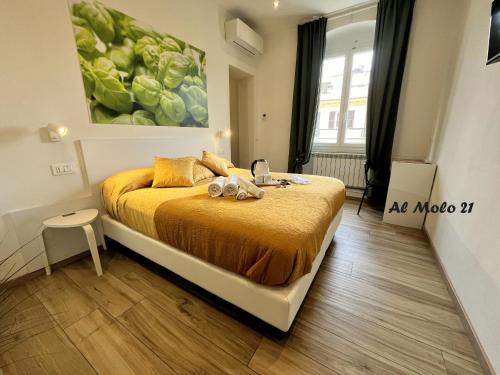 a bedroom with a bed and a painting on the wall at Al molo 21 in La Spezia