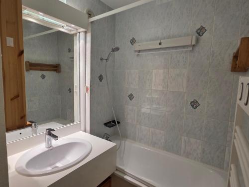 Val Thorens, Ski-in Ski-out 1 bedroom Apt for 4 with Fiber, South-facing & Mountain Views