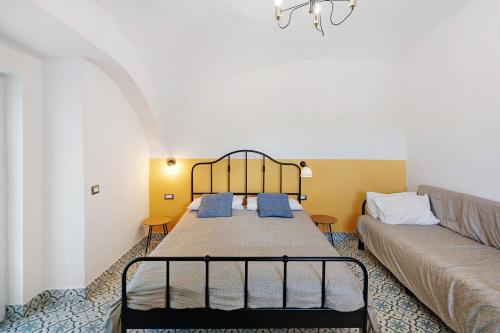 a bedroom with a bed and a couch at La Casa Del Bosco - Two floors home in Naples