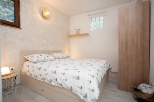 Holiday Home Deborah with Private Pool