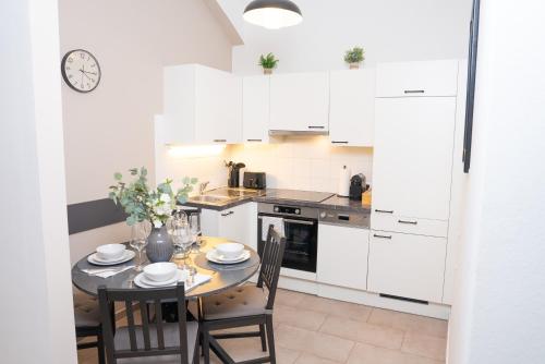 Quiet Apartment for 4 Guests, 8 Min to Center