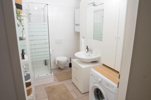 Quiet Apartment for 4 Guests, 8 Min to Center