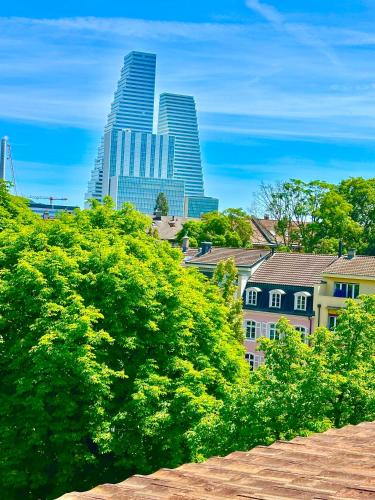Bright and quite Appartment with Balcony & Skylines View, Kitchen,Bath,Wifi, Fan