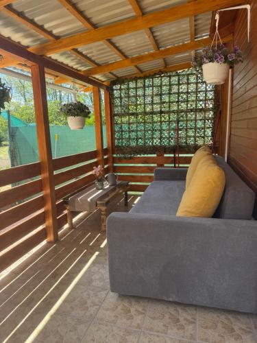 a couch sitting on a screened in porch at Cserke Nyaral-Lak in Cserkeszőlő