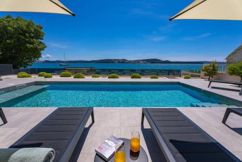 Beachfront Villa Luminara