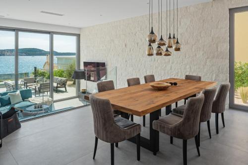 Beachfront Villa Luminara