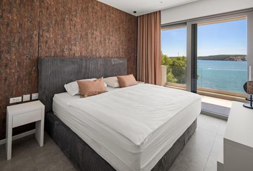 Beachfront Villa Luminara