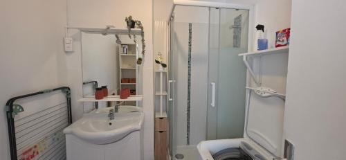 Renovate and Quiet appartment with parking