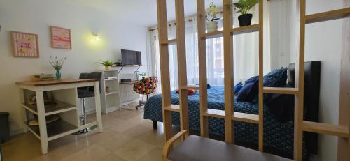 Renovate and Quiet appartment with parking